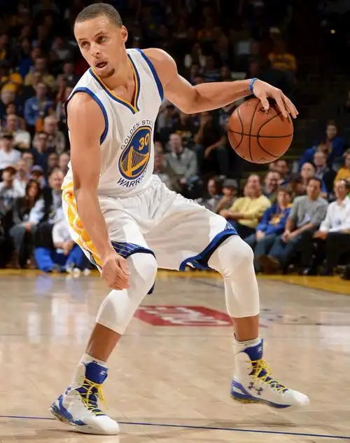 nba篮球明星勇士队斯蒂芬库里背身单打